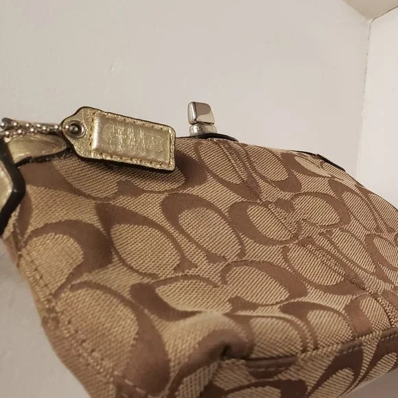 COACH SMALL HANDBSG  WALLET WITH STRAP - Picture 3 of 8